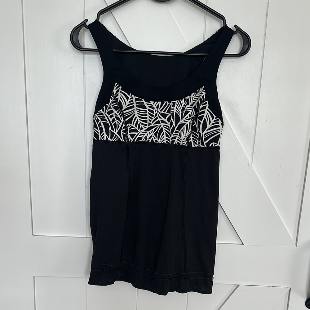 Lululemon Black and White Patterned Women's Tank, Size 4